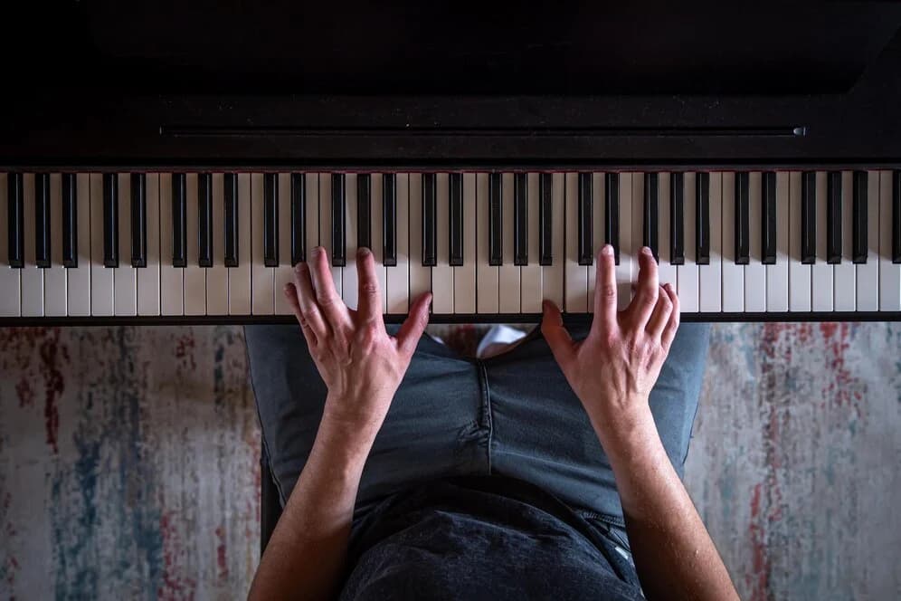 7 Easy Piano Songs: Perfect for Beginners